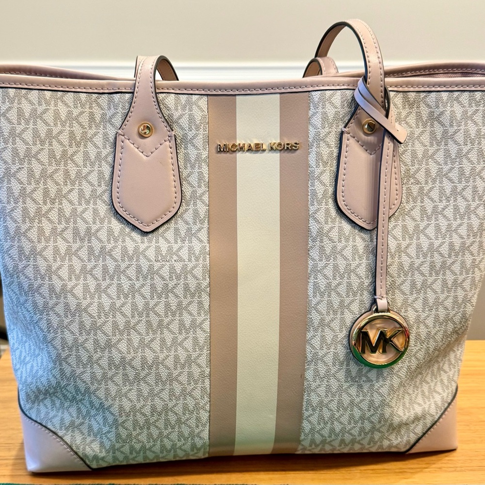 MK large purse.  Excellent condition